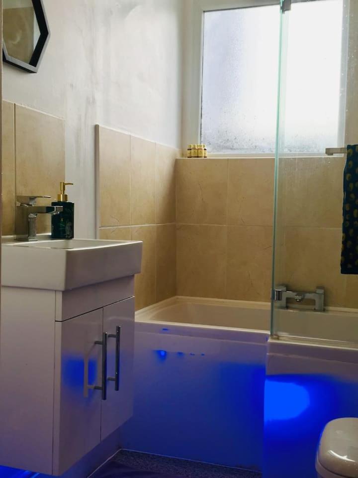 Spacious Apartment In The Heart Of St Leonards 哈斯丁 外观 照片